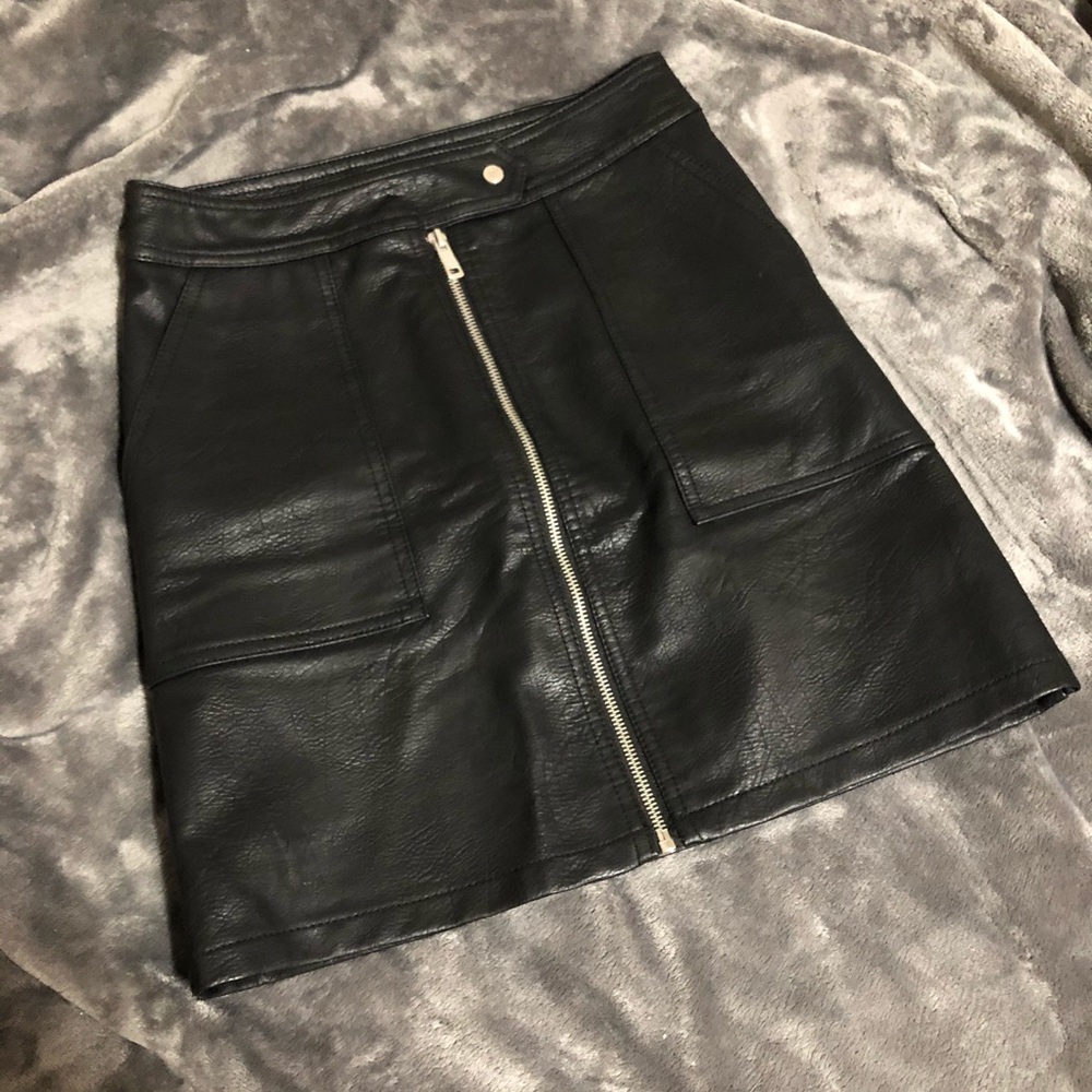 M BY MENDOCINO faux leather skirt